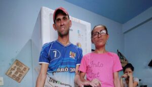Paulo é vendedor ambulante em Manaus