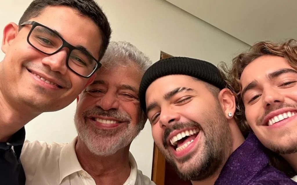 Pedro Sampaio surpreendeu os seguidores ao publicar uma foto com o suposto namorado no aniversário de Lulu Santos.