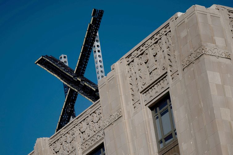 Reuters/Carlos Barria/Proibida reprodução FILE PHOTO: 'X' logo is seen on the top of the headquarters of the messaging platform X, formerly known as Twitter, in downtown San Francisco, California, U.S., July 30, 2023. Reuters/Carlos Barria/Proibida reprodução