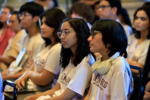 Alunos da rede pública de ensino participam do projeto de imersão no principal símbolo da cultura amazonense